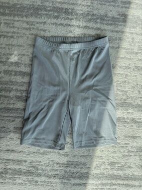 Aritzia TNA Women’s Light Gray Metallic Athletic Biker Shorts XS